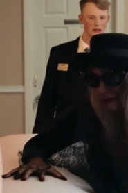 Sally D’angelo – En El Funeral de su Difunto Marido