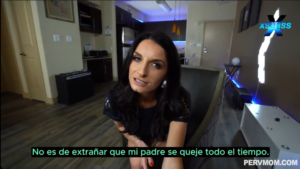 Silvia Saige – El Hijo de Mamá Recibe algo Agradable